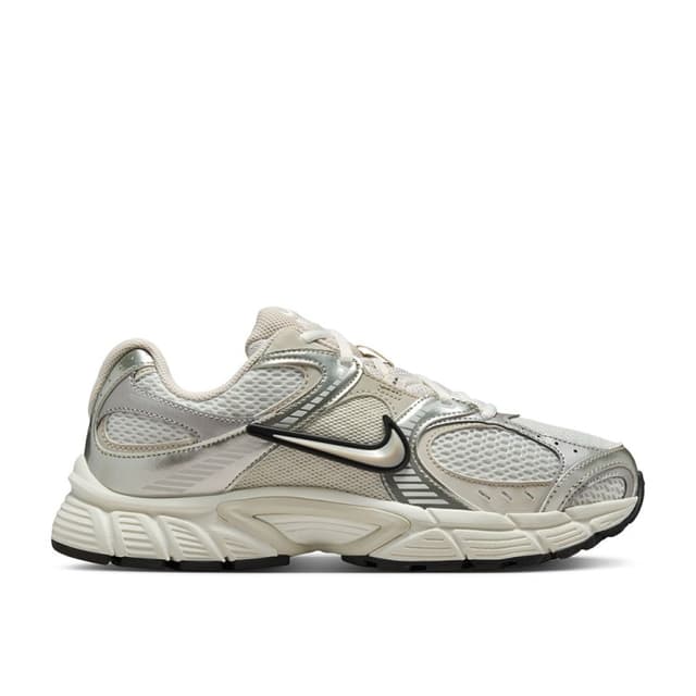 Кросівки жіночі Nike W V5 RNR кремові HQ7901-104
