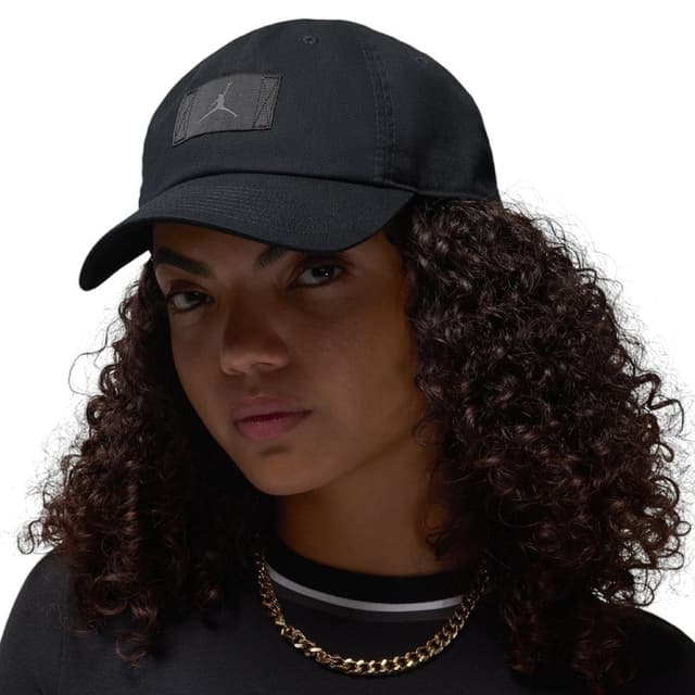 Бейсболка  Nike J CLUB CAP US CB FLT PATCH черная FD5181-013
