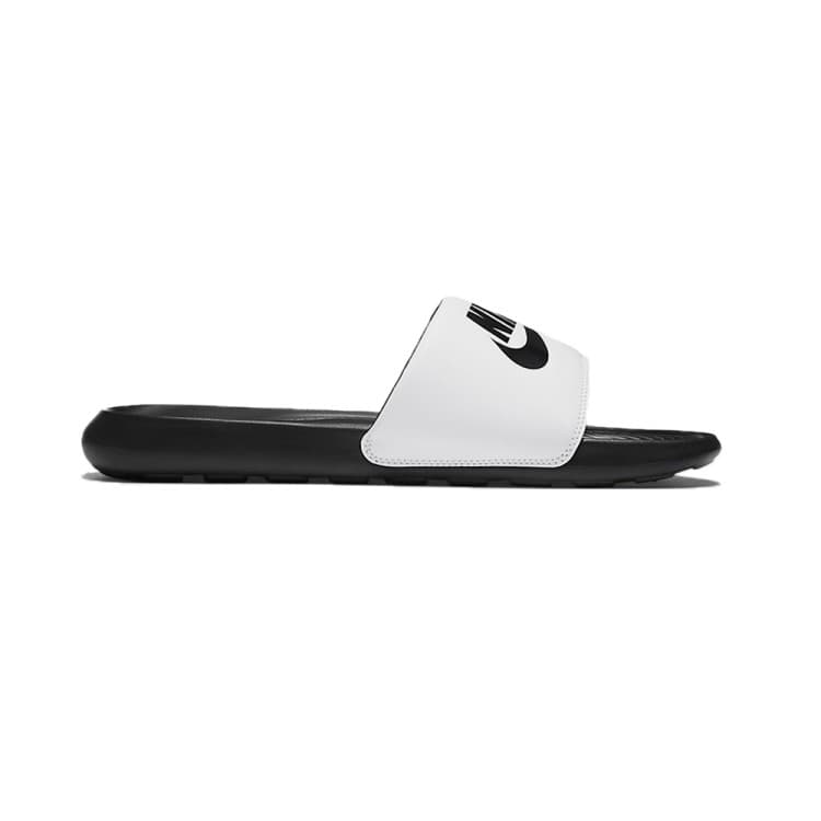 Пляжне взуття чоловіче Nike NIKE VICTORI ONE SLIDE біле CN9675-005 — Sport City Пляжне взуття чоловіче Nike NIKE VICTORI ONE SLIDE біле CN9675-005