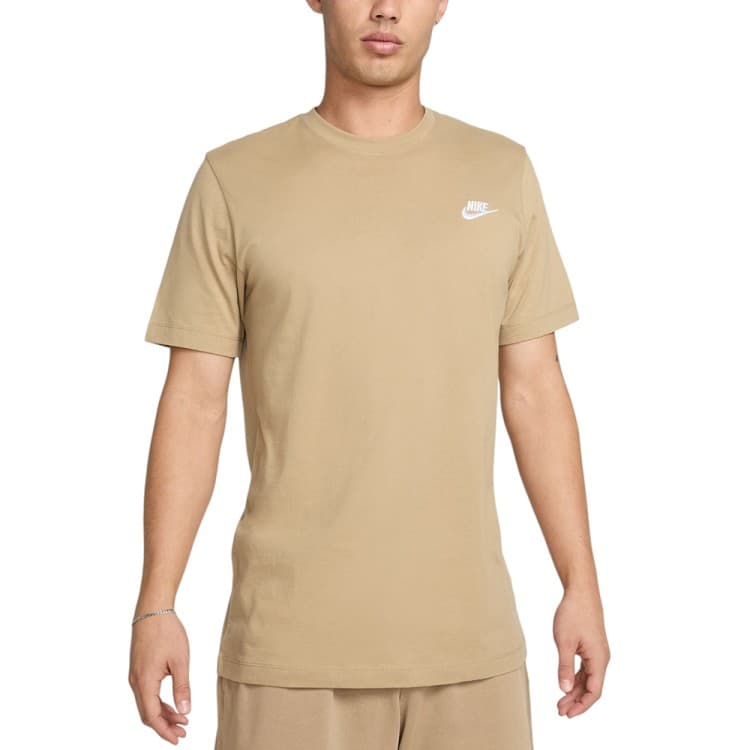 Футболка чоловіча Nike M NSW CLUB TEE бежева AR4997-297 — Sport City Футболка чоловіча Nike M NSW CLUB TEE бежева AR4997-297