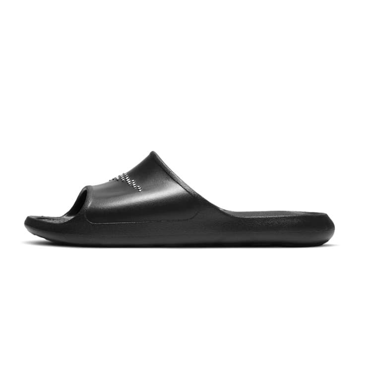 Пляжне взуття чоловіче Nike VICTORI ONE SHOWER SLIDE чорне CZ5478-001 — Sport City Пляжне взуття чоловіче Nike VICTORI ONE SHOWER SLIDE чорне CZ5478-001