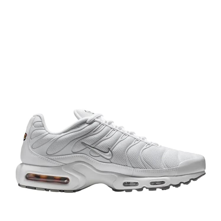 Кроссовки мужские Nike AIR MAX PLUS белые 604133-139 — Sport City Кроссовки мужские Nike AIR MAX PLUS белые 604133-139
