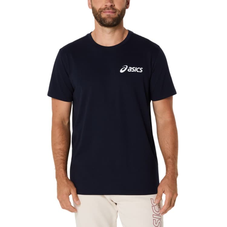 Футболка мужская Asics CHEST LOGO SS TEE темно-синяя 2031E659-402 — Sport City Футболка мужская Asics CHEST LOGO SS TEE темно-синяя 2031E659-402