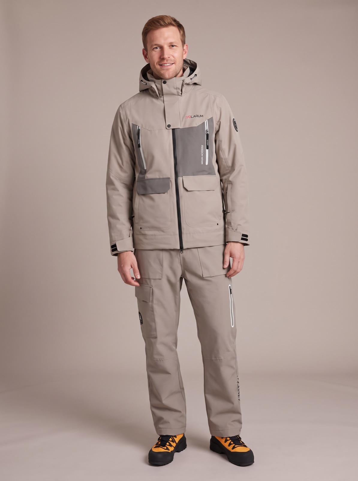 Larum · Beige