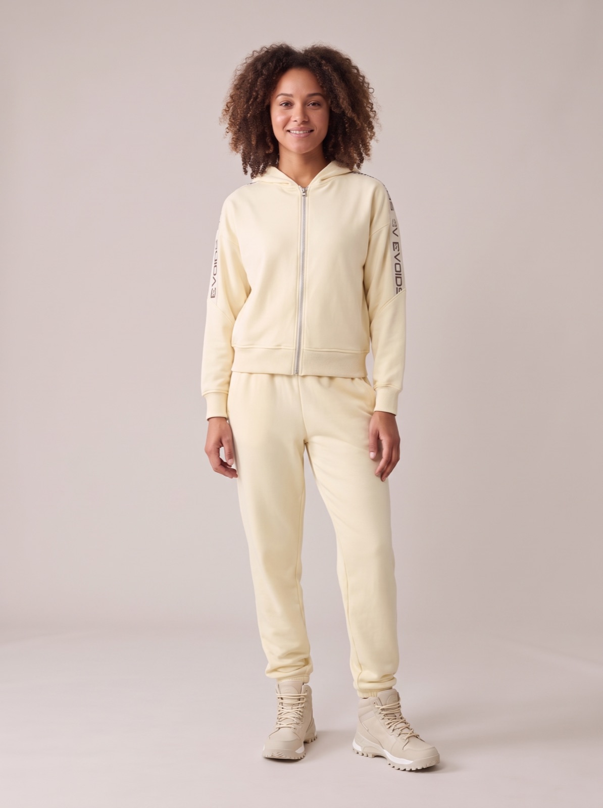 Evoids · beige