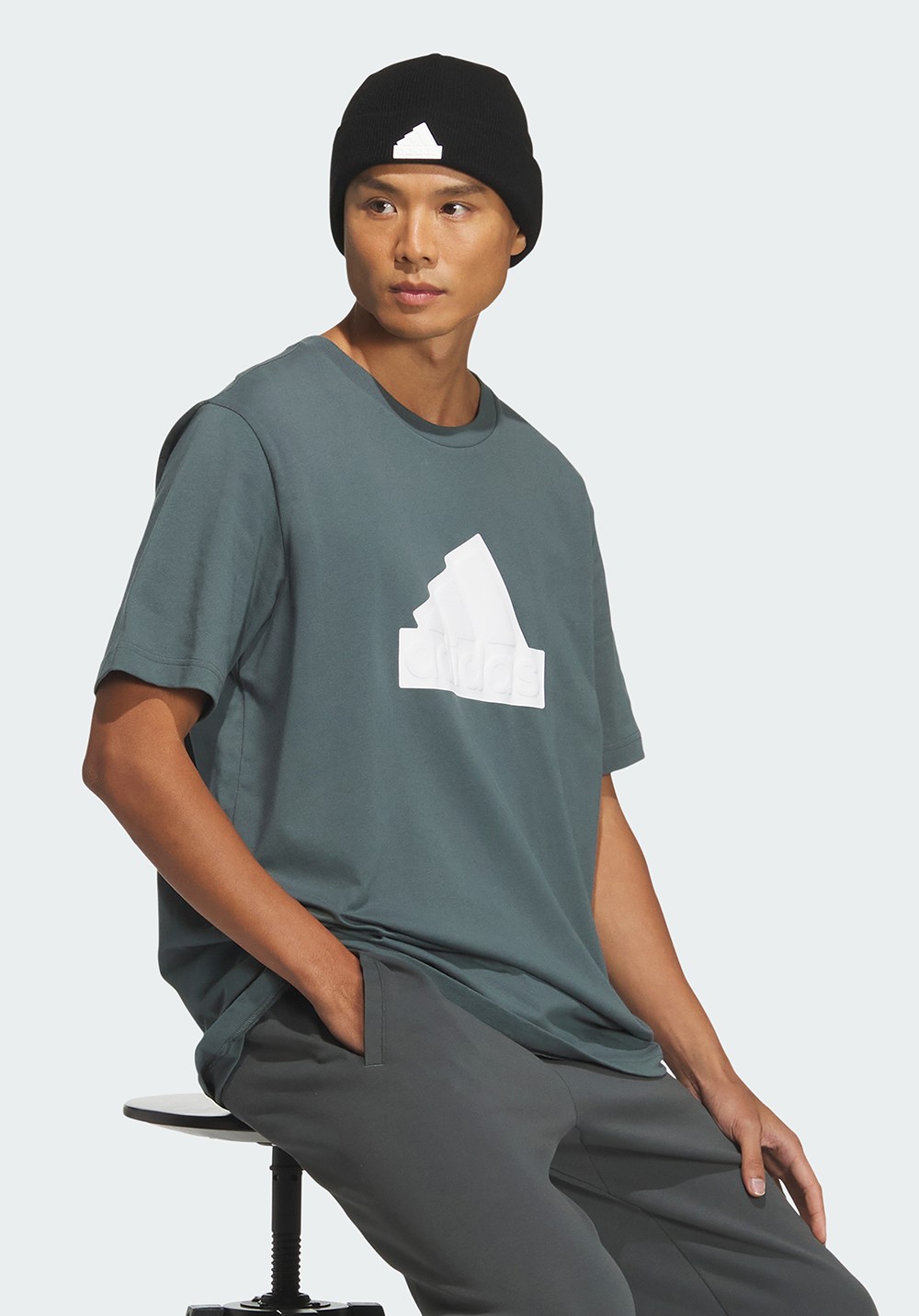 Футболка мужская Adidas M FI BOS T графитовая IR9174 изображение 4