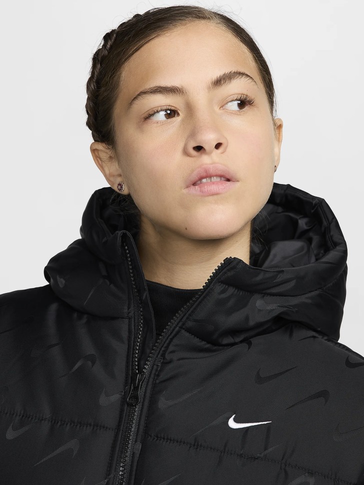 Куртка жіноча Nike W NSW TF SNFL NK CLSC PFR AOP чорна FV7941-010 изображение 5