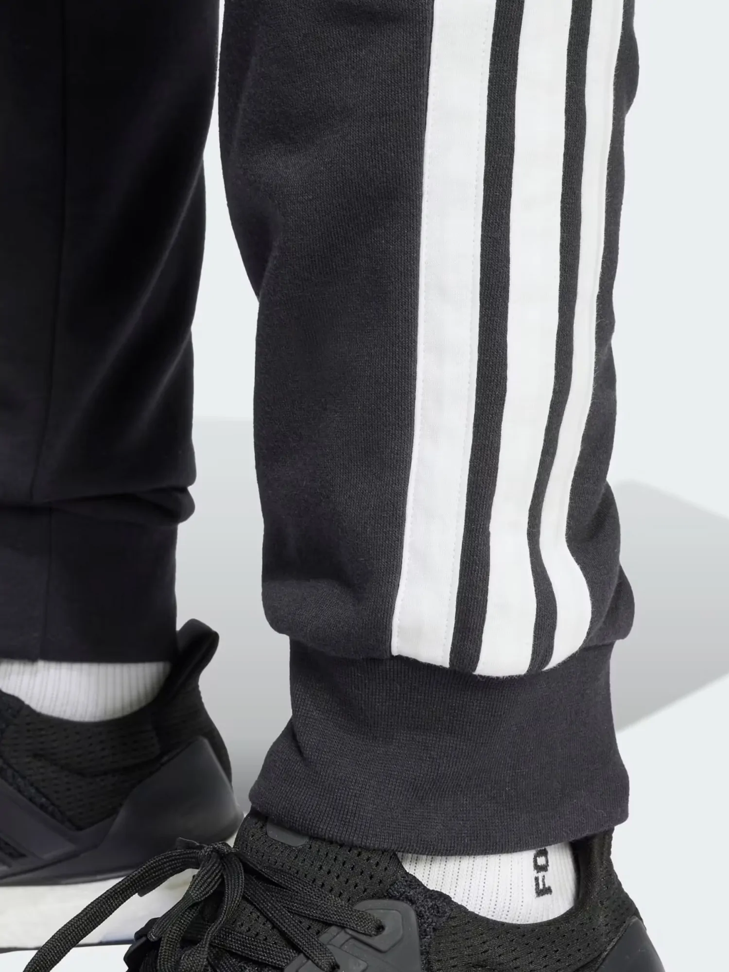 Штани чоловічі Adidas M 3S FT TC PT чорні JD1881 купити в Києві в