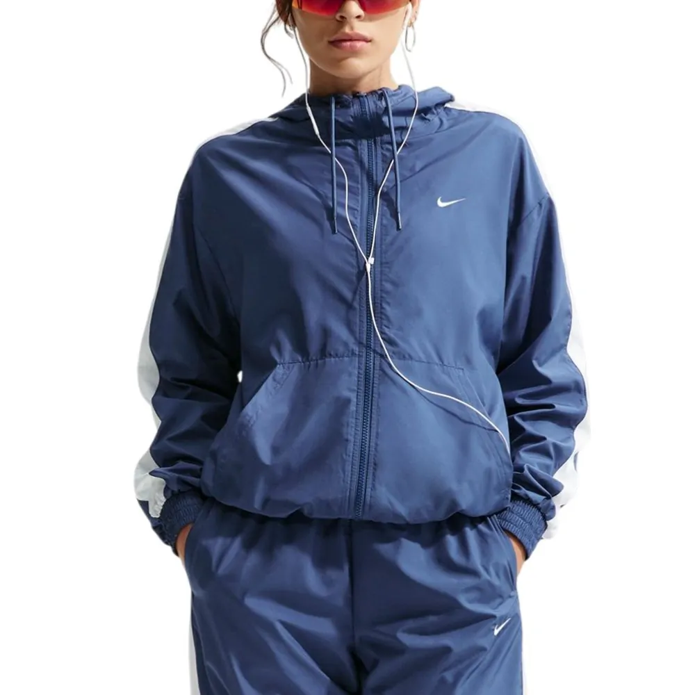 Ветровка женская Nike W NSW ESSNTL UV WVN JKT HD синяя FV6298-461
