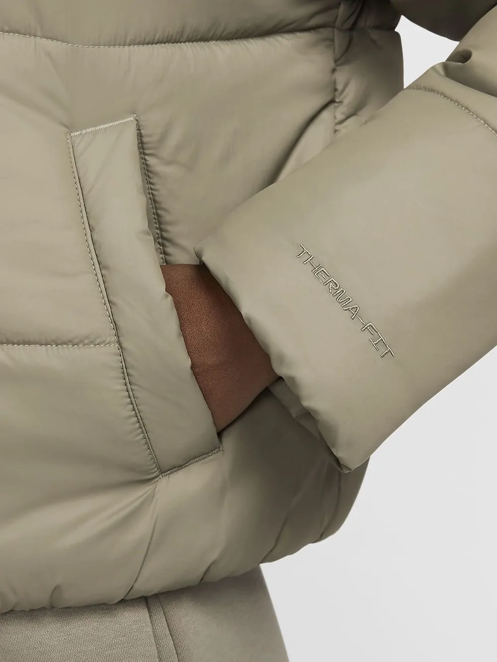 Куртка женская Nike W NSW TF SYNFL NK CLSC PFR оливковая FZ5899