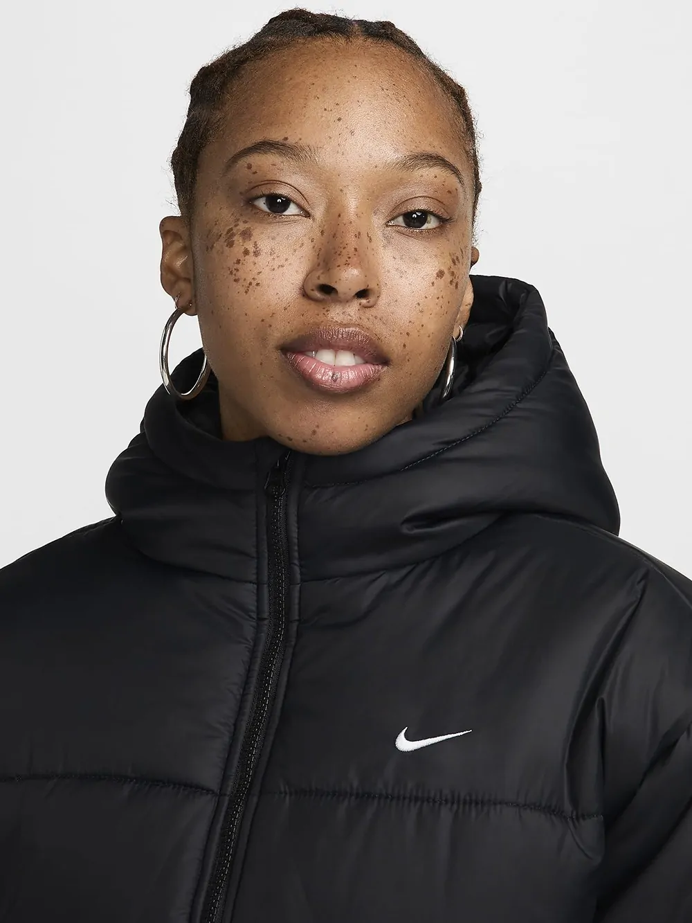 Куртка женская Nike W NSW TF SNFL NK CLSC PRKA черная FZ5903-010 Куртка женская Nike W NSW TF SNFL NK CLSC PRKA черная FZ5903-010