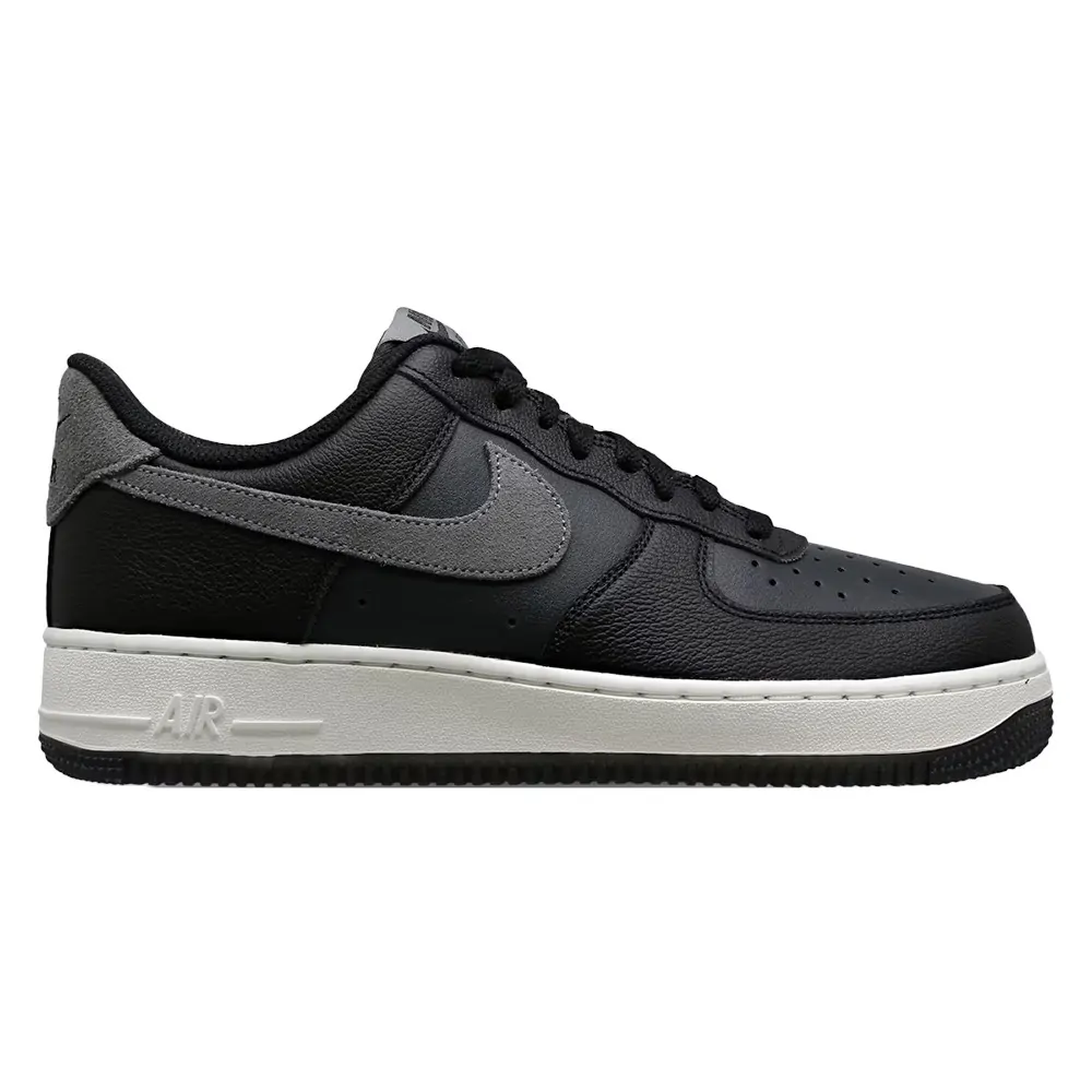 Кросівки чоловічі Nike AIR FORCE 1 07 LV8 чорні FJ4170-004 купити