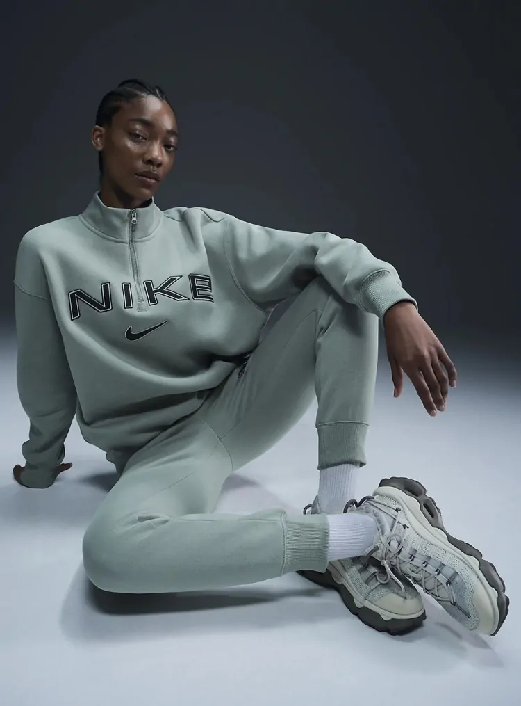 Толстовка женская Nike W NSW PHNX FLC OS LOGO QZ зеленая FV7679