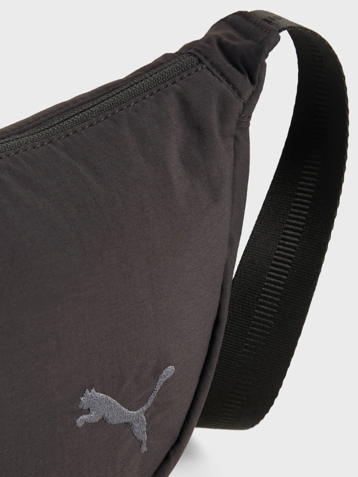 Сумка женская Puma HER Half Moon Bag черная 09270601 купить в