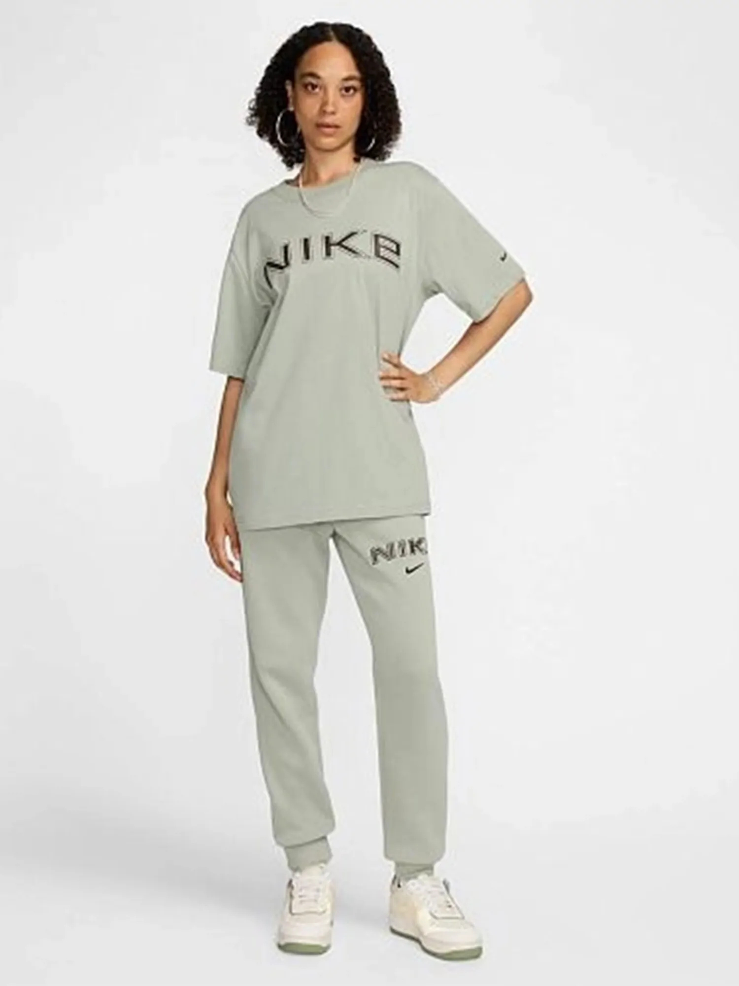 Брюки женские Nike W NSW PHNX FLC MR STD LOGO PNT зеленые HM9757