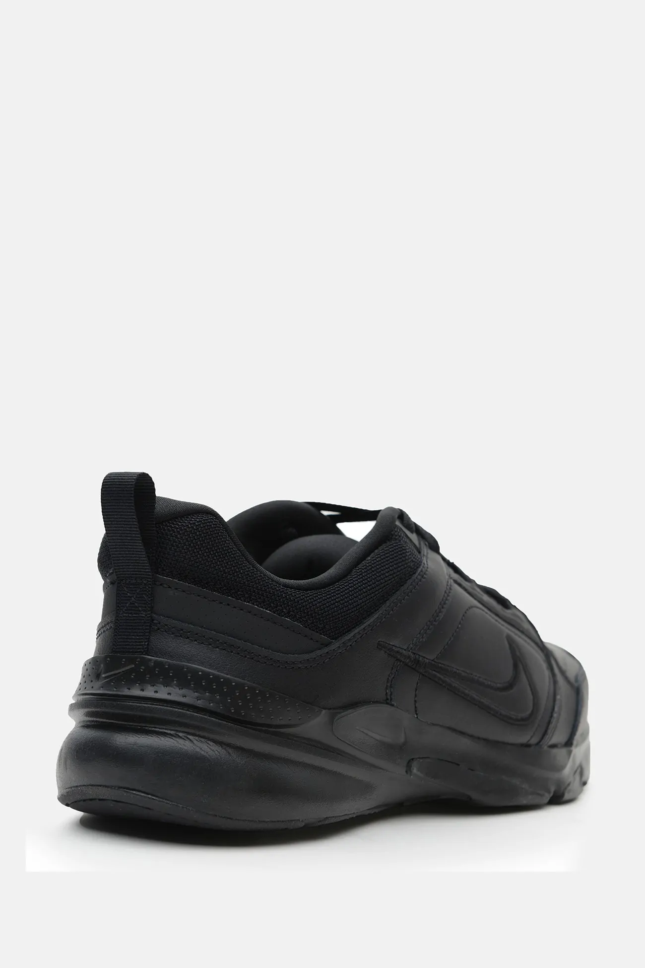 Кроссовки мужские Nike NIKE DEFYALLDAY черные DJ1196-001 купить в