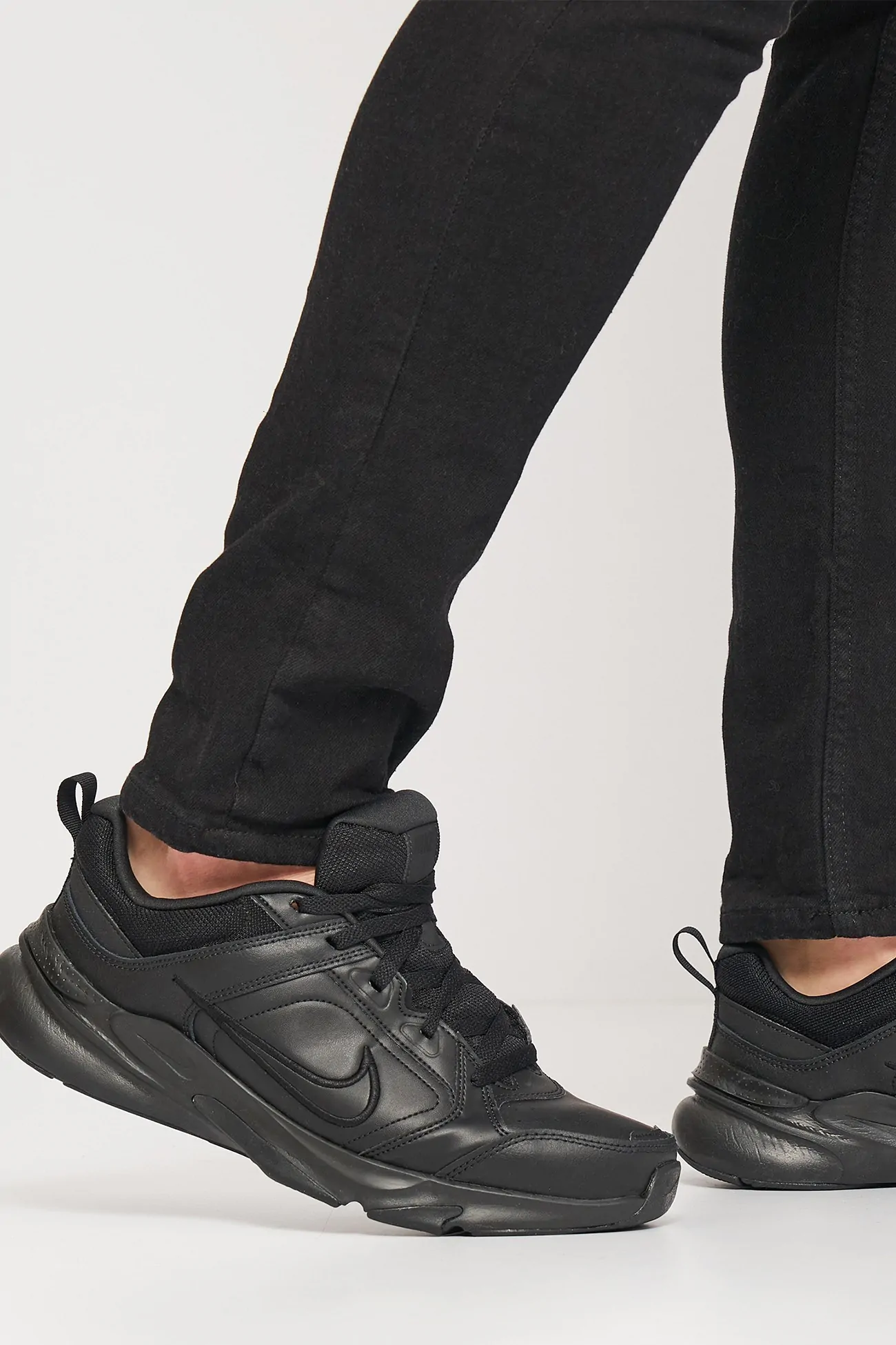 アセッテナイ Кроссовки мужские Nike NIKE DEFYALLDAY черные DJ1196-001 купить в