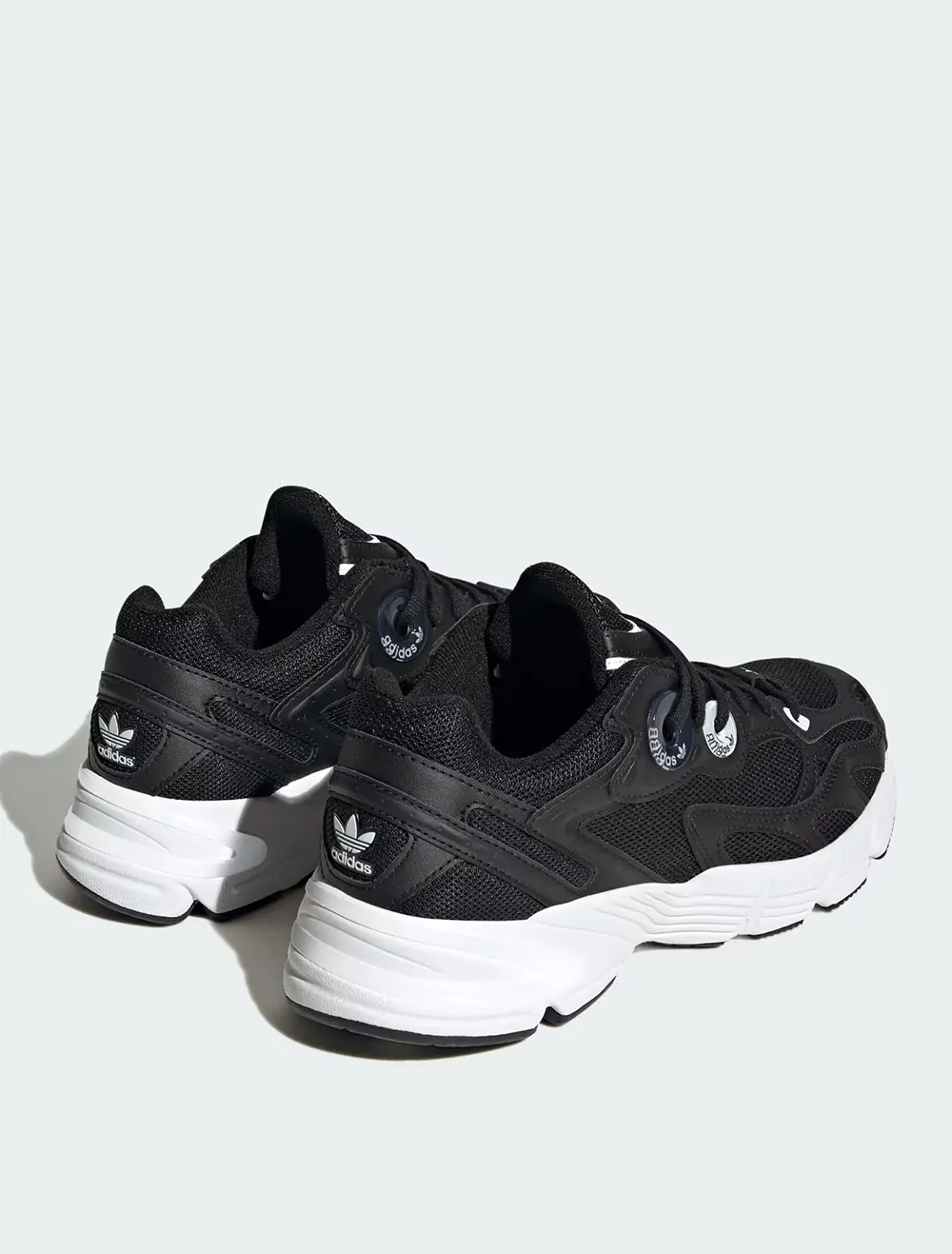 Кросівки жіночі Adidas ASTIR W чорні IE9886 купити в Києві в