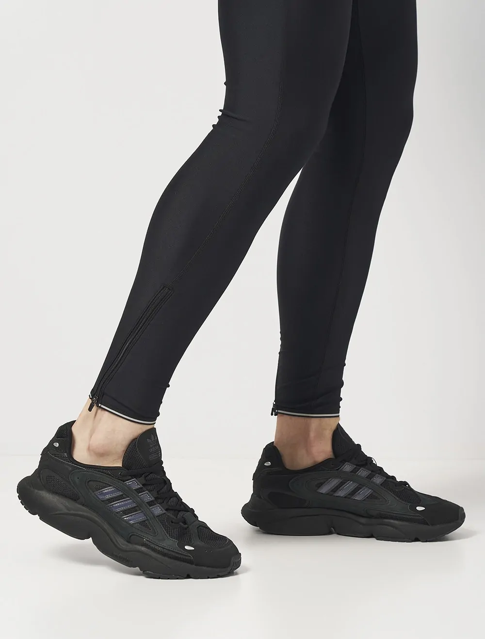 Кросівки чоловічі Adidas OZMILLEN чорні IF9601 купити в Києві в Кросівки чоловічі Adidas OZMILLEN чорні IF9601 купити в Києві в