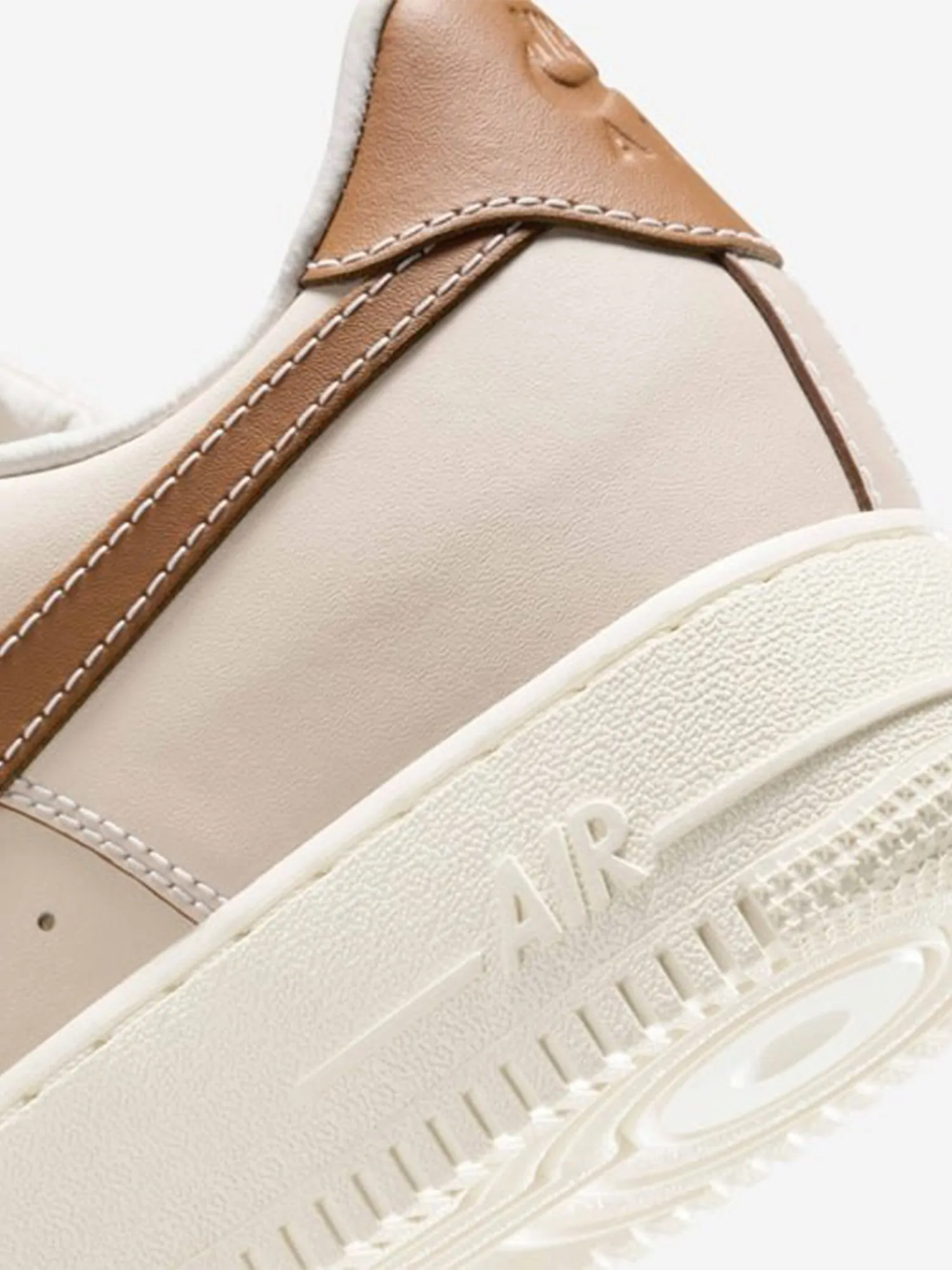 Кросівки чоловічі Nike AIR FORCE 1 07 кремові IB8865-221 купити в