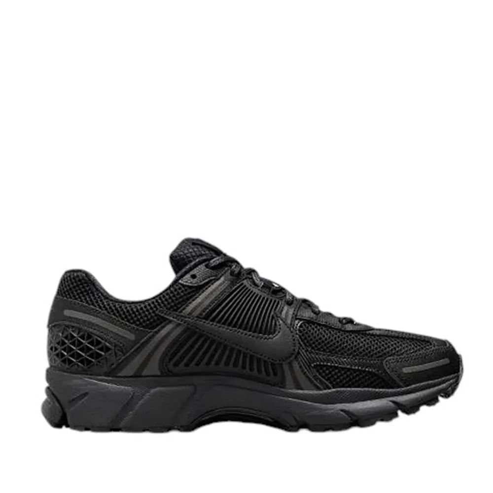 Кросівки чоловічі Nike NIKE ZOOM VOMERO 5 чорні BV1358-003 купити