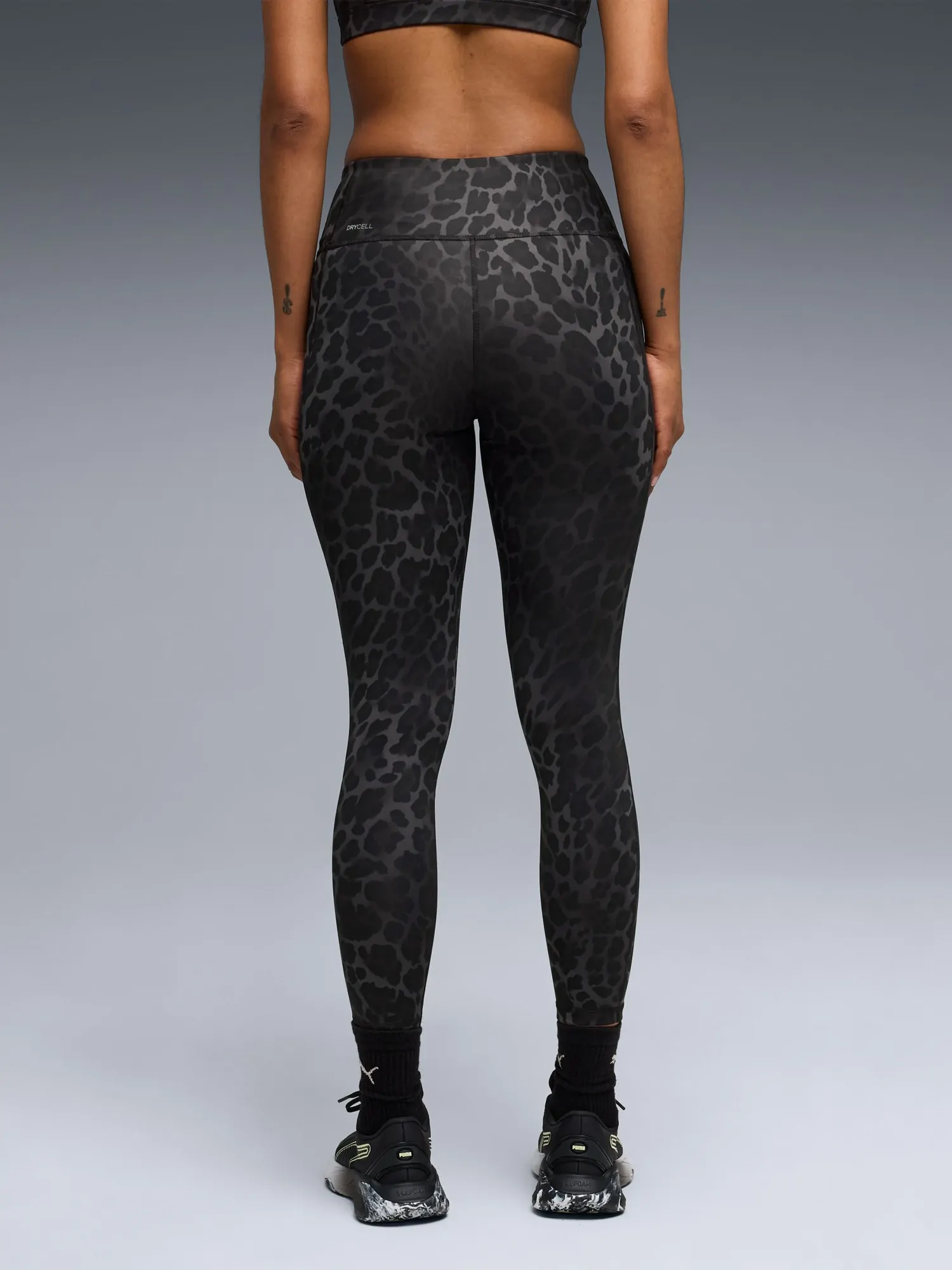 nmbkk様　runpet ＰＤ５０ Леггинсы женские Puma W TAD Essential Spotted Haze Tight - HW 7/8