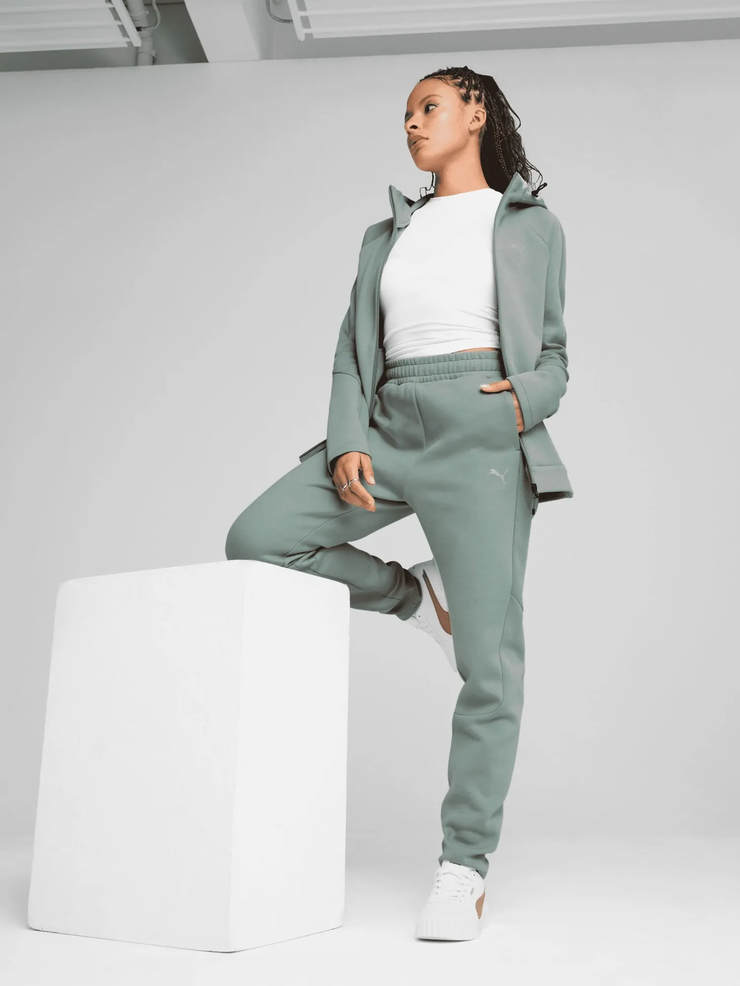 えみ Толстовка женская Puma EVOSTRIPE Full-Zip Hoodie зеленая 68505030
