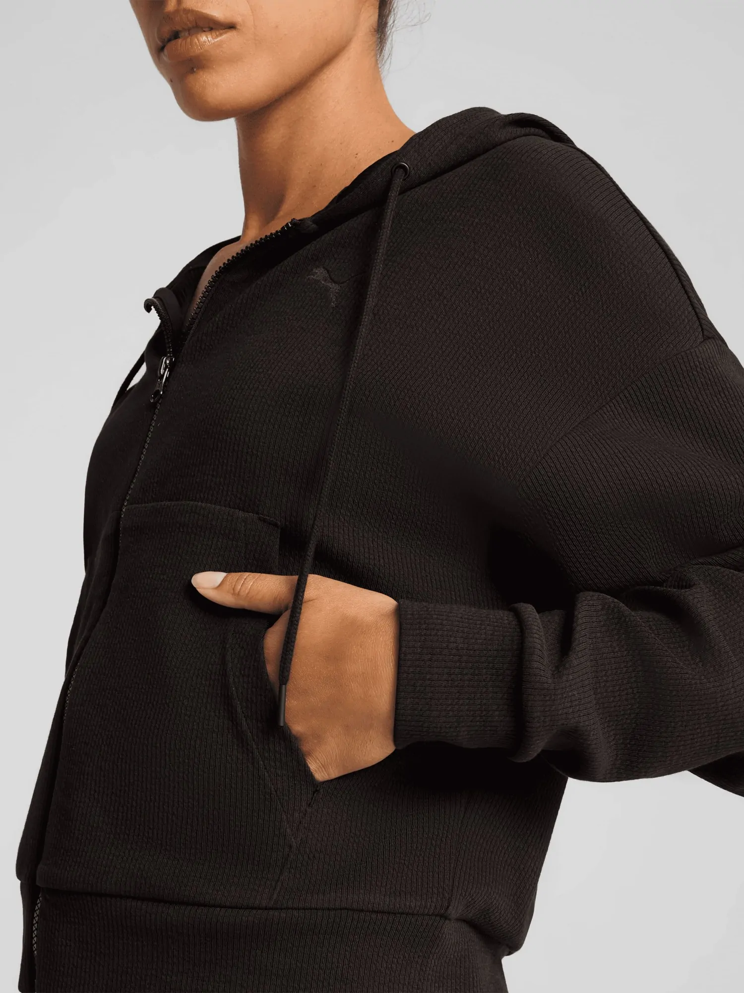 Толстовка женская Puma HER Crop Full-Zip Hoodie черная 68505601