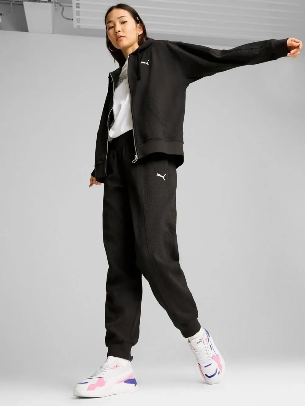 Толстовка жіноча Puma HER Full-Zip Hoodie чорна 68163101 купити в