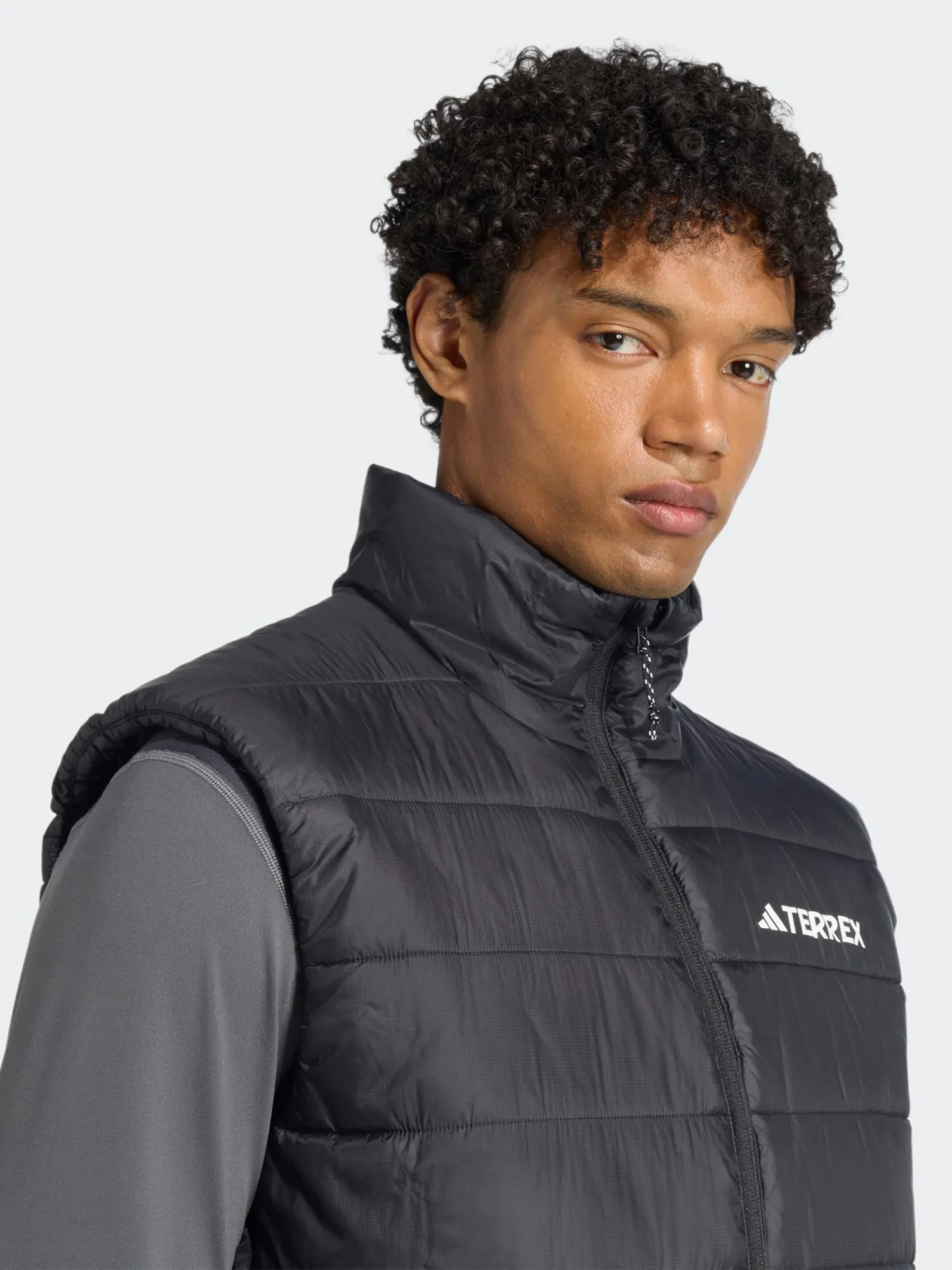 Жилет мужской Adidas MT ESS PAD VEST черный KA9740 купить в Киеве