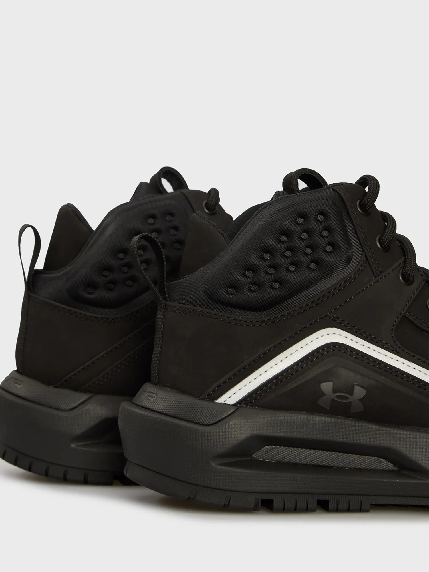 Черевики чоловічі Under Armour UA 695 чорні 3028376-001 купити в