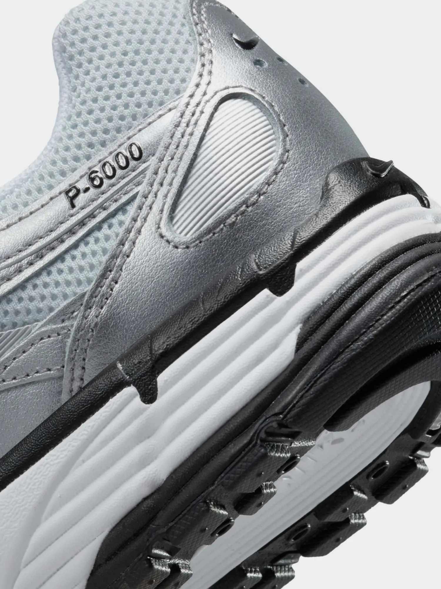 Кроссовки женские Nike WMNS NIKE P-6000 серые FD9876-101 купить в