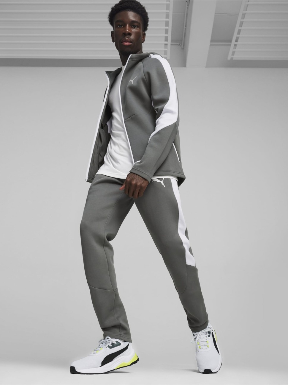 Штани чоловічі Puma EVOSTRIPE Pants DK графiтові 67899780 — фото 4