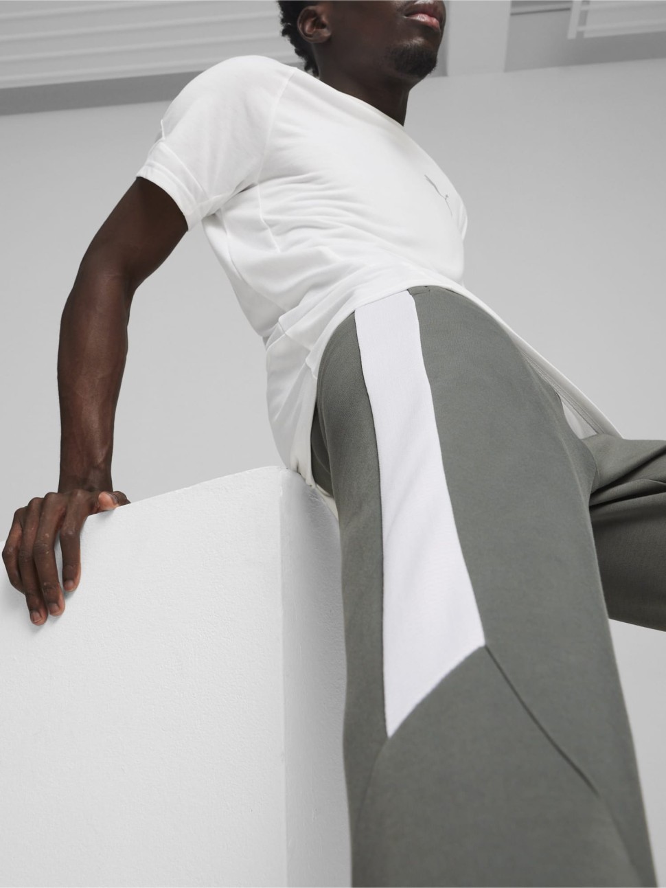 Штани чоловічі Puma EVOSTRIPE Pants DK графiтові 67899780 — фото 5