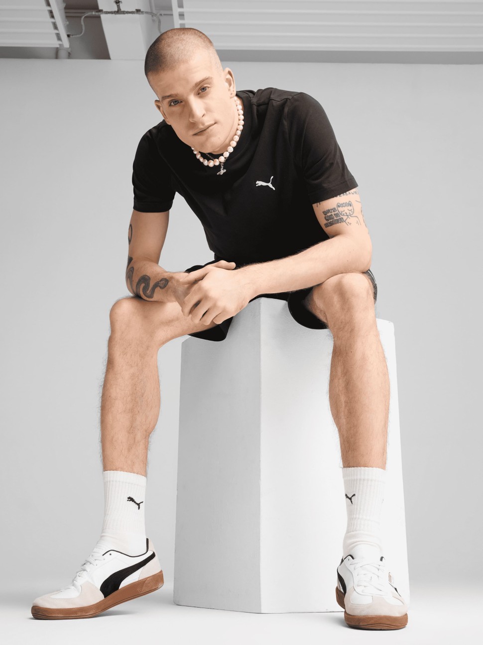 Футболка чоловіча Puma ESS Small Logo Tee чорна 68253801 — фото 6