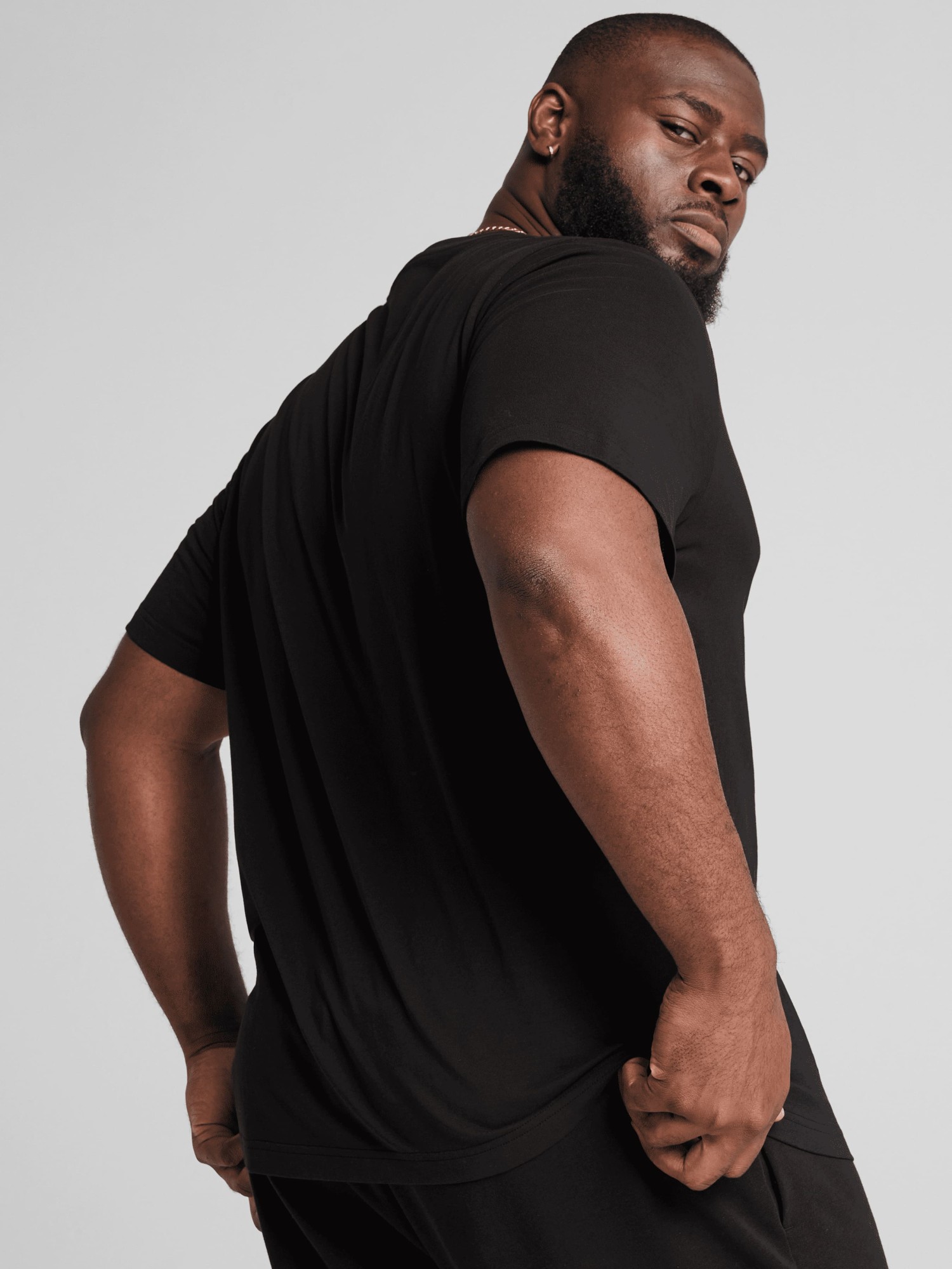 Футболка чоловіча Puma ESS Small Logo Tee чорна 68253801 изображение 7