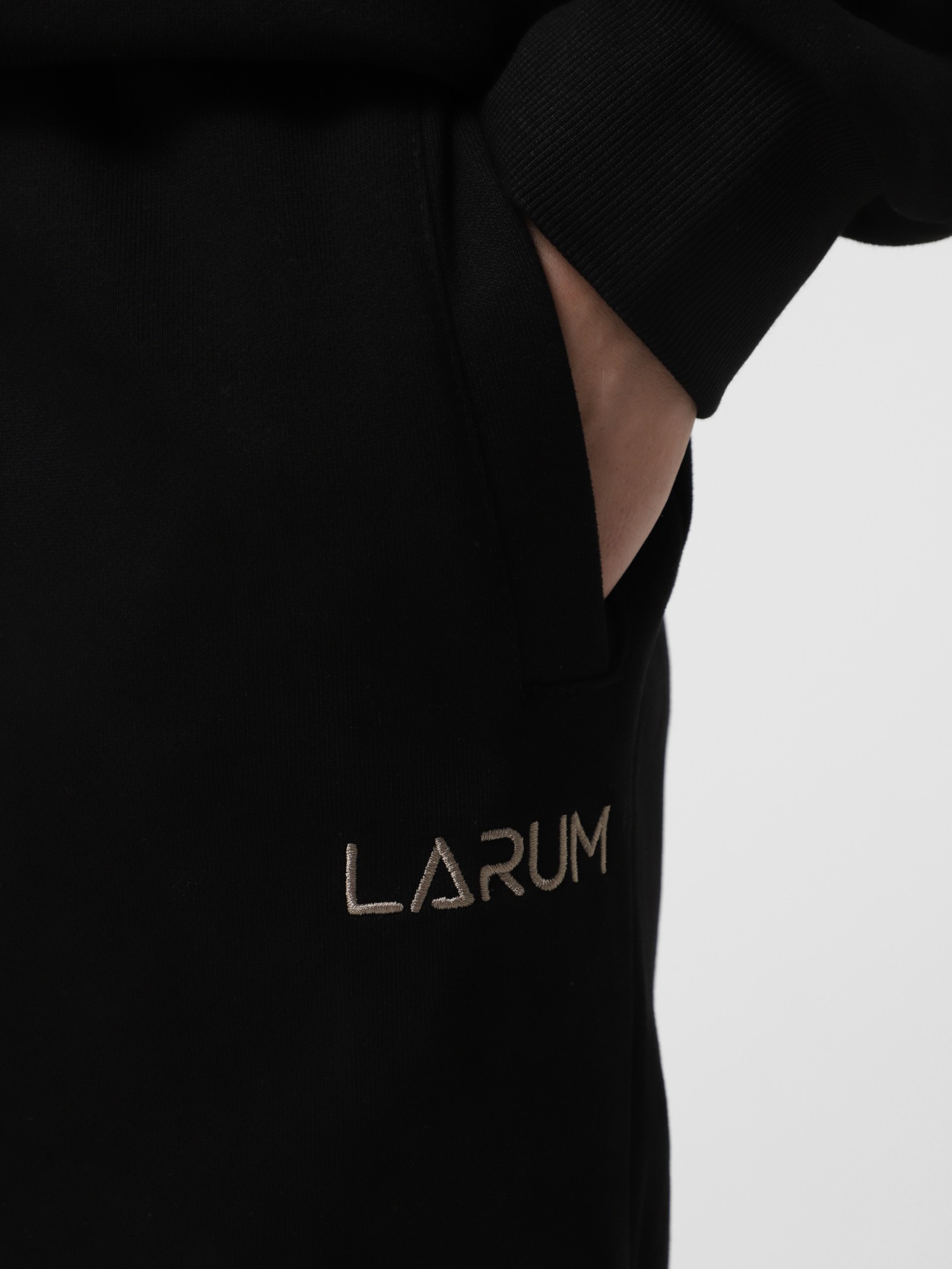 Штани чоловічі Larum Sirius чорні 652502-010 изображение 4