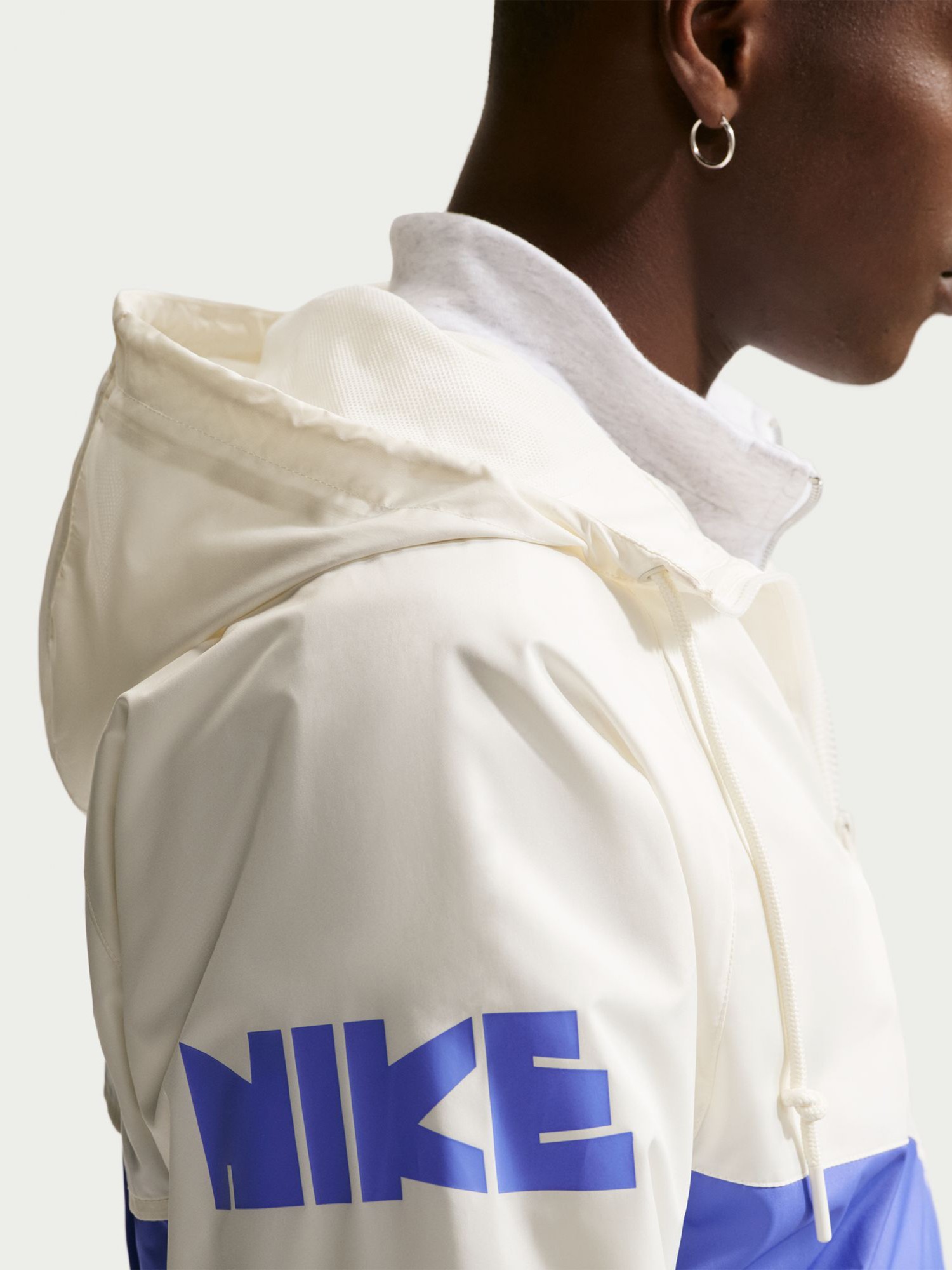 Ветровка мужская Nike M NK WR GFX WVN JKT молочная IF0876-133 изображение 5