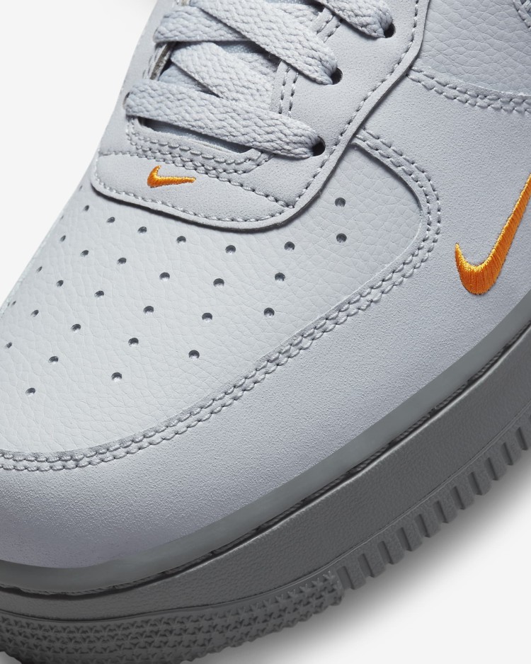 Кросівки чоловічі Nike NIKE AIR FORCE 1 07 LV8 J22 сірі DR0155-001 изображение 7