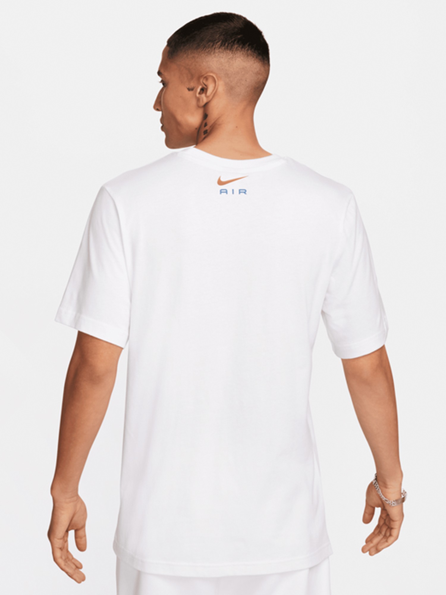 Футболка чоловіча Nike M NSW SW AIR GRAPHIC TEE біла FN7704-101 изображение 3