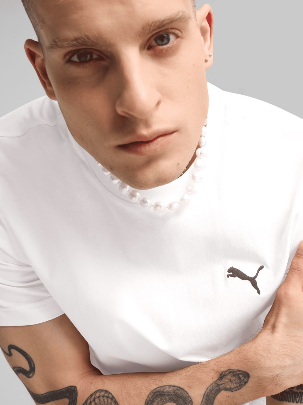 Футболка чоловіча Puma ESS Small Logo Tee біла 68253802 — фото 5