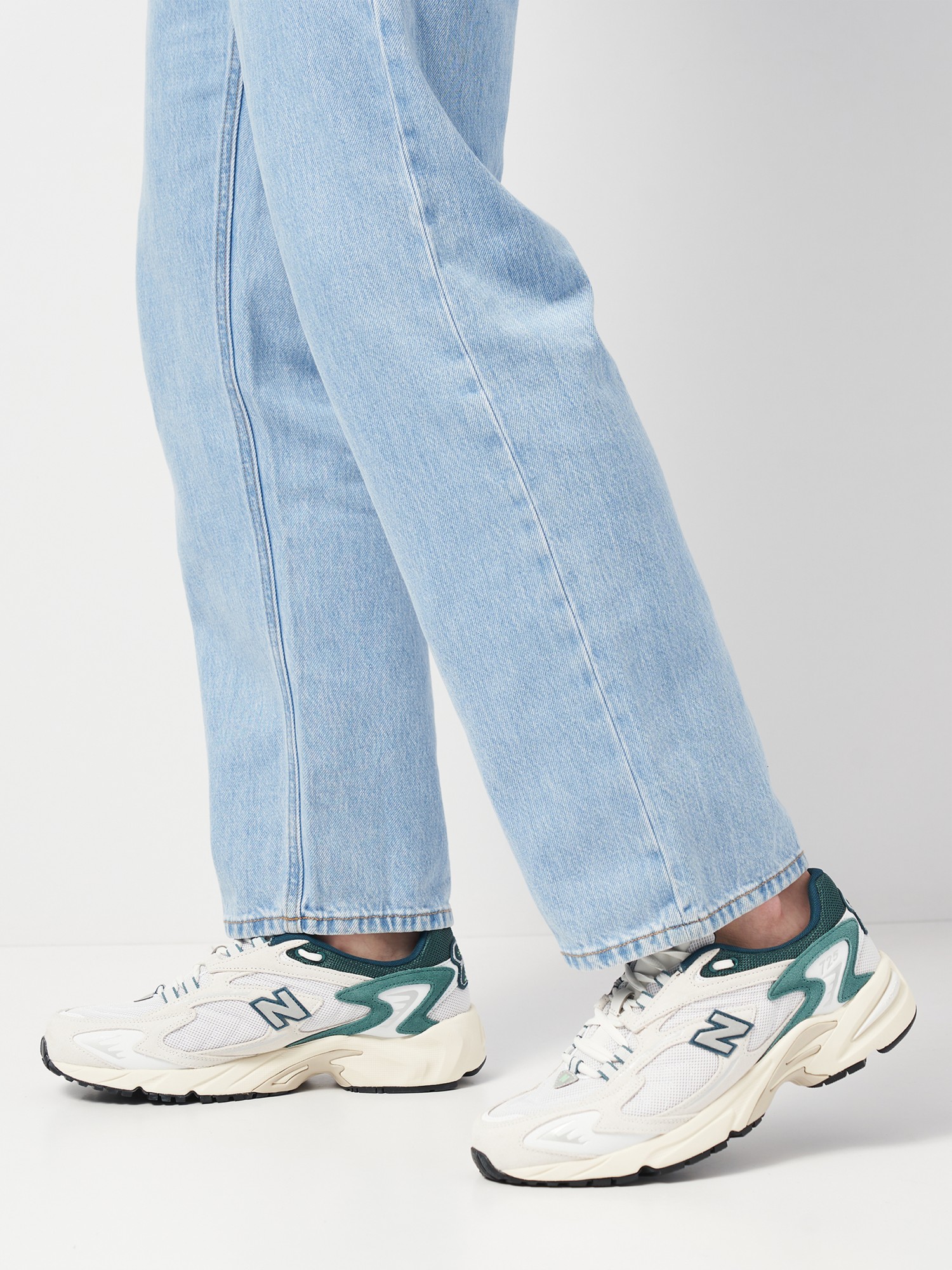 Кросівки чоловічі New Balance 725 білі ML725CM изображение 8