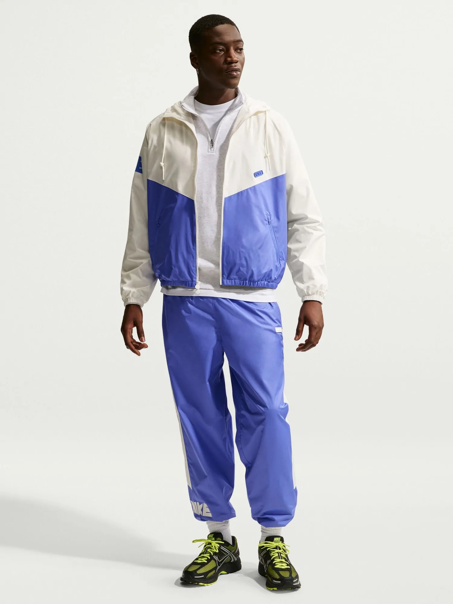 Ветровка мужская Nike M NK WR GFX WVN JKT молочная IF0876-133