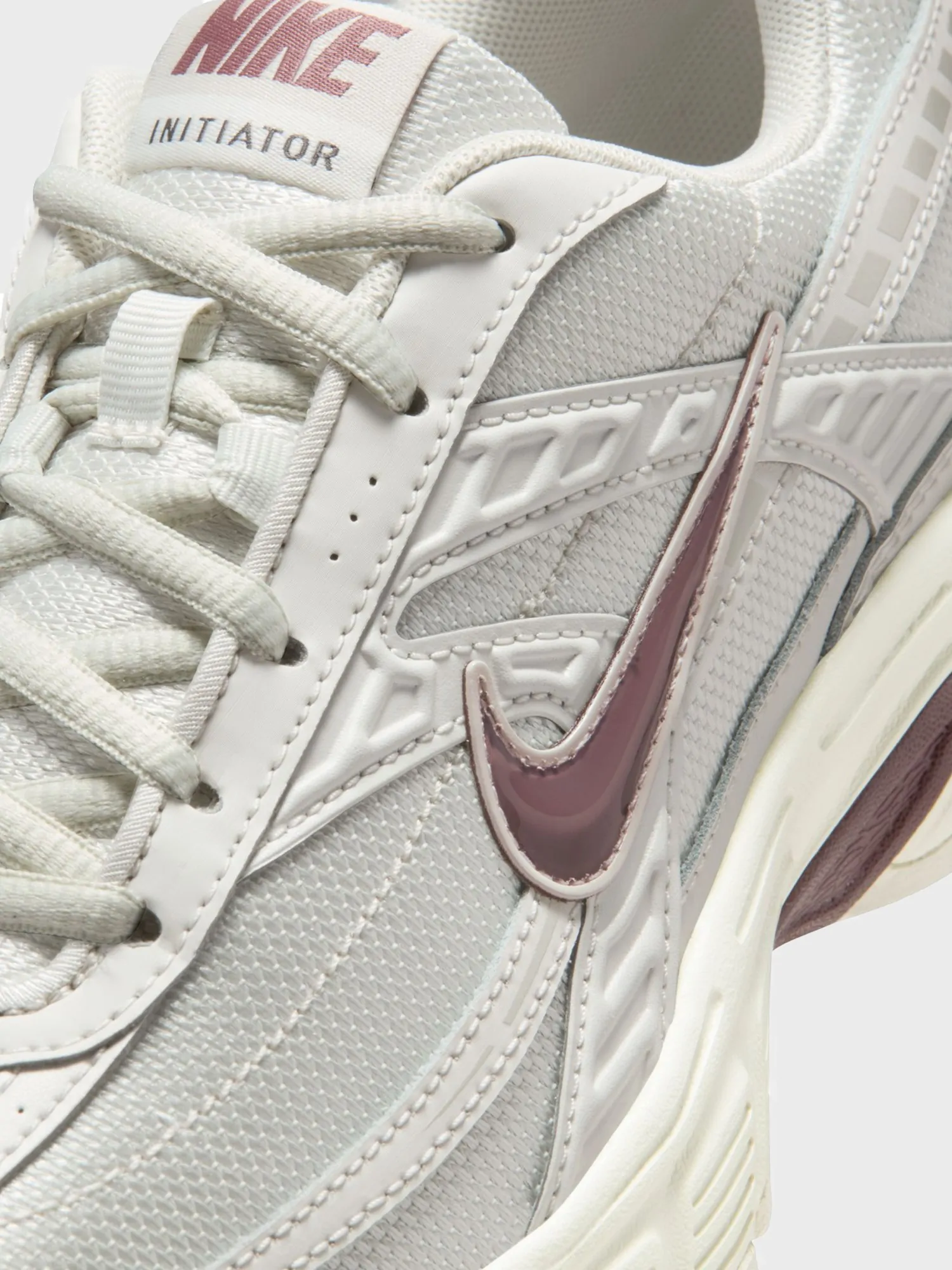 Кросівки жіночі Nike WMNS INITIATOR кремові 394053-007 купити в