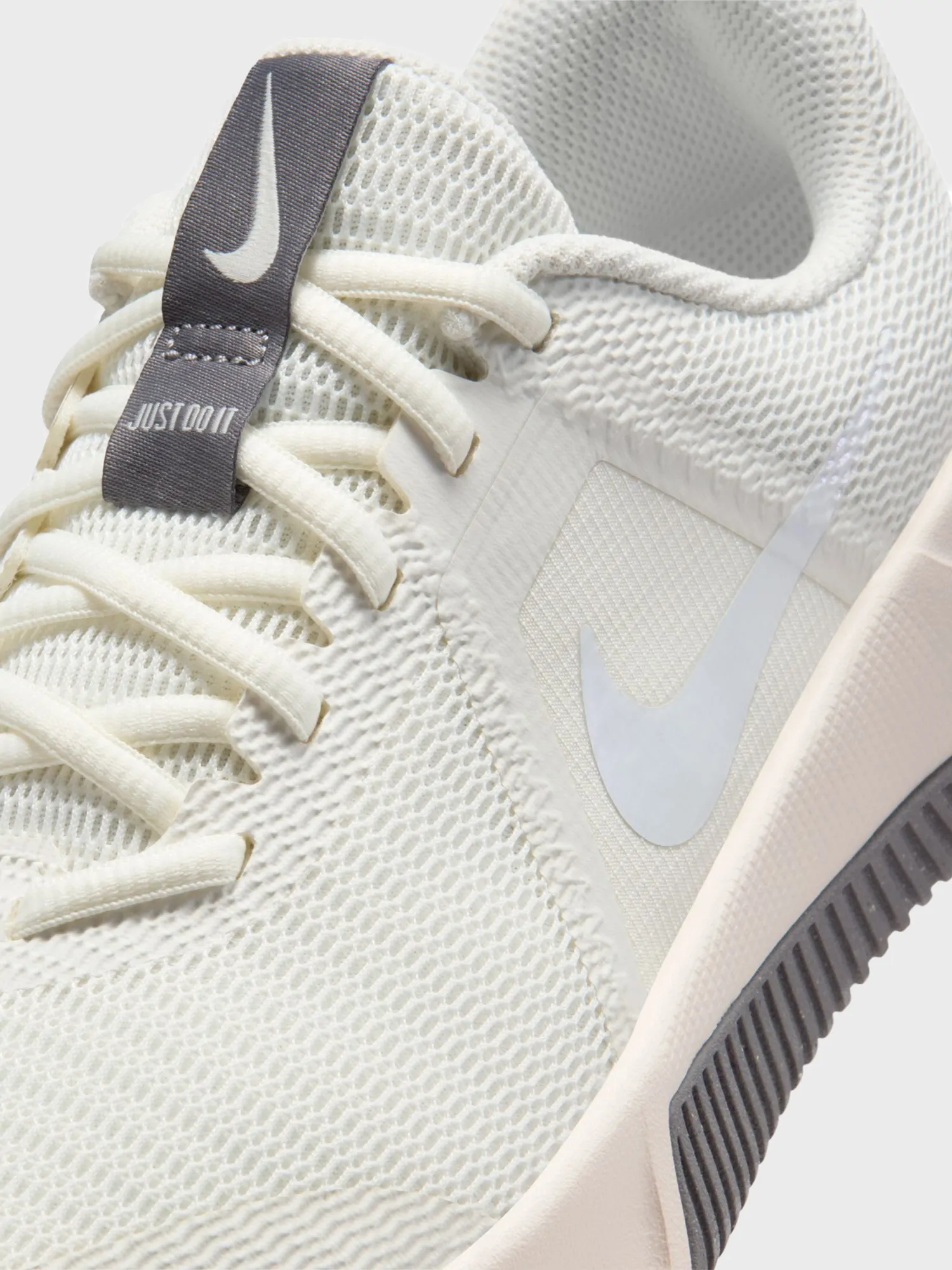 Кросівки жіночі Nike W MC TRAINER 3 молочні FQ1830-120 купити в