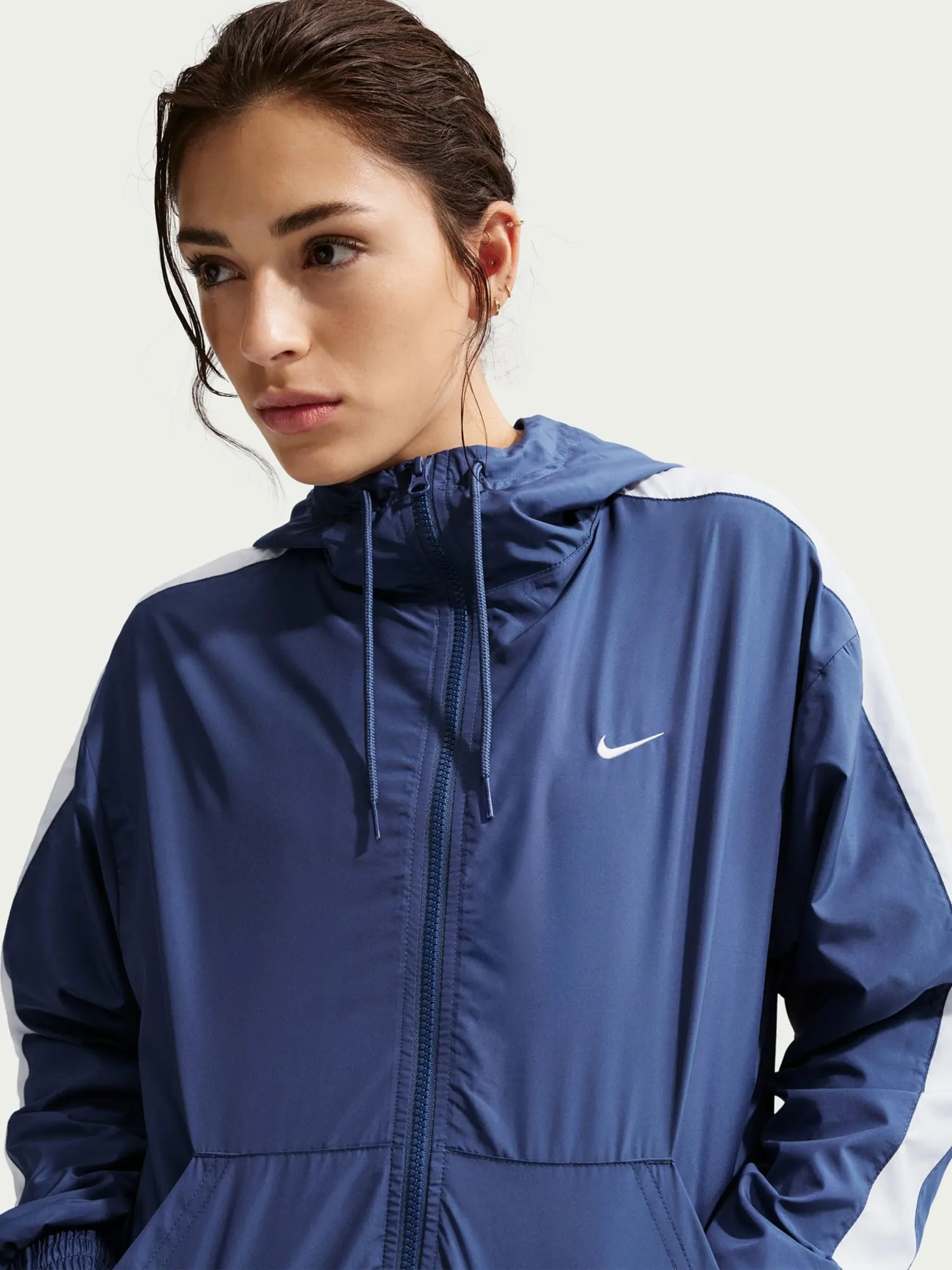 Ветровка женская Nike W NSW ESSNTL UV WVN JKT HD синяя FV6298-461