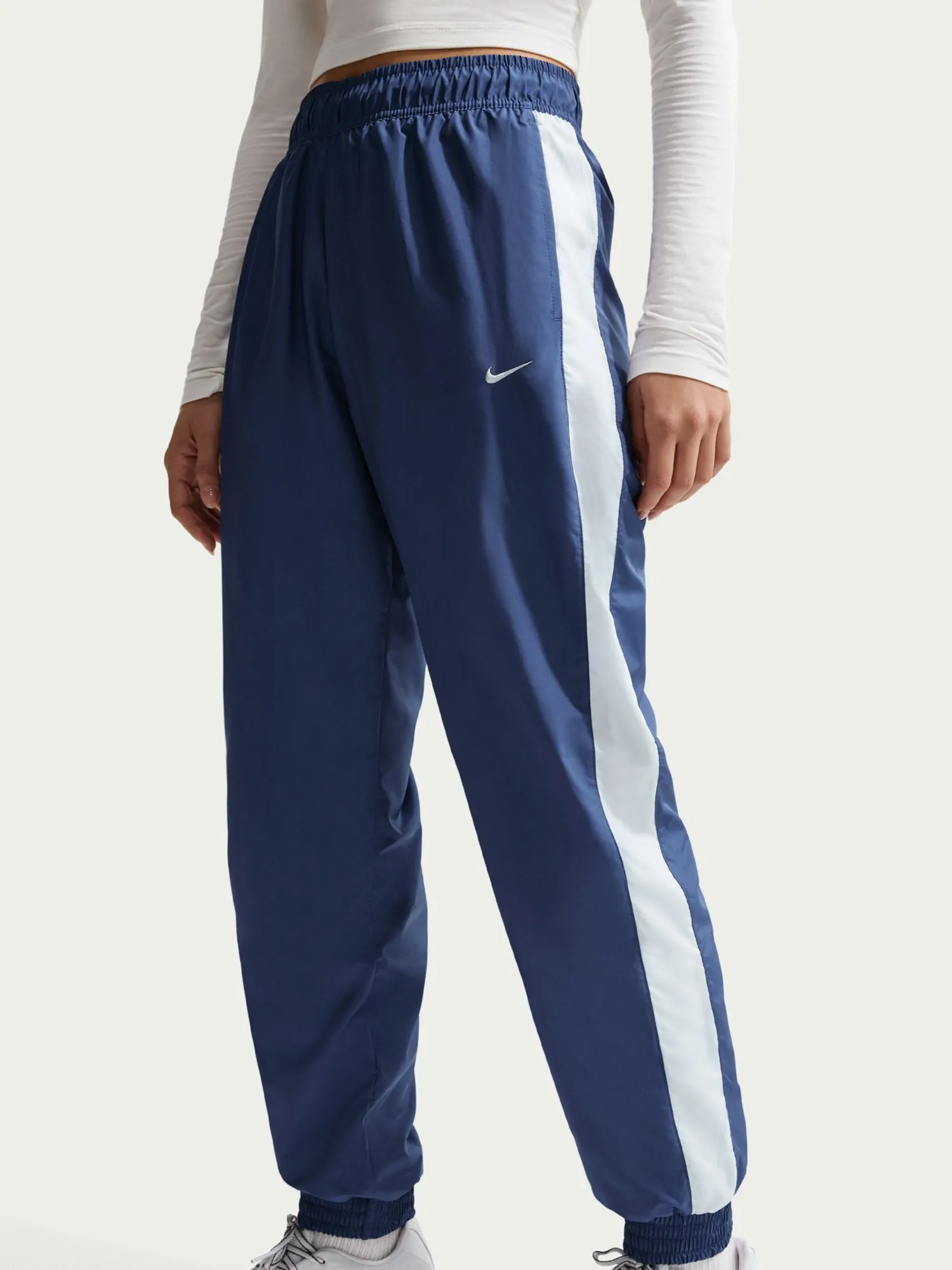 Брюки женские Nike W NSW OTG UV ESSNTL WVN MR JG синие FV7660-461