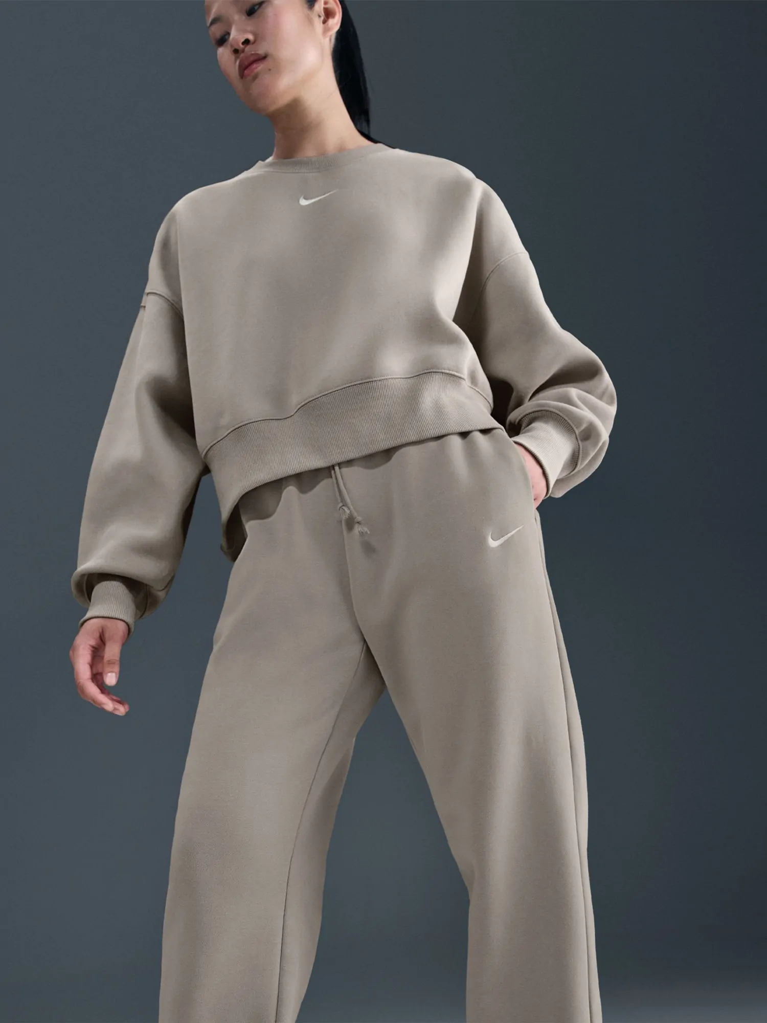 Брюки женские Nike W NSW PHNX FLC HR OS PANT 2 серые FZ5996-009