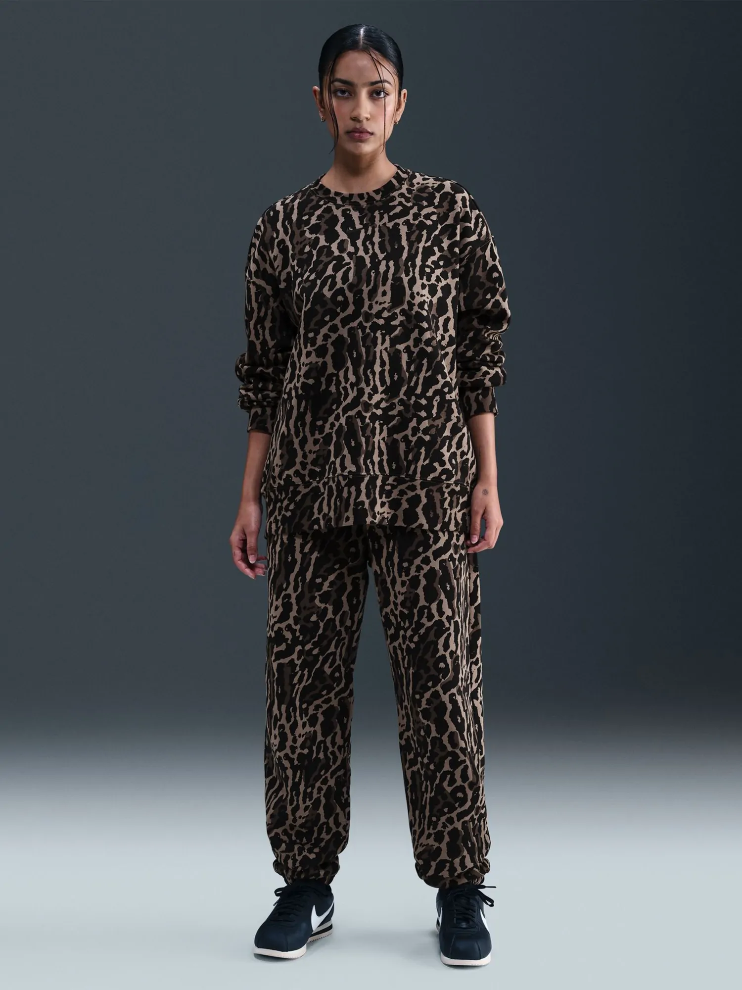 Брюки женские Nike W NSW PHNX FLC HR OS AOP PNT коричневые IB2366