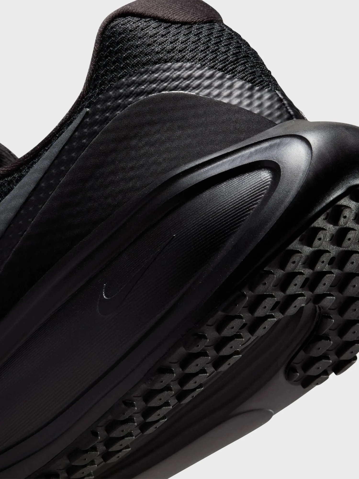 Кроссовки мужские Nike REVOLUTION 8 черные HJ9198-002 купить в